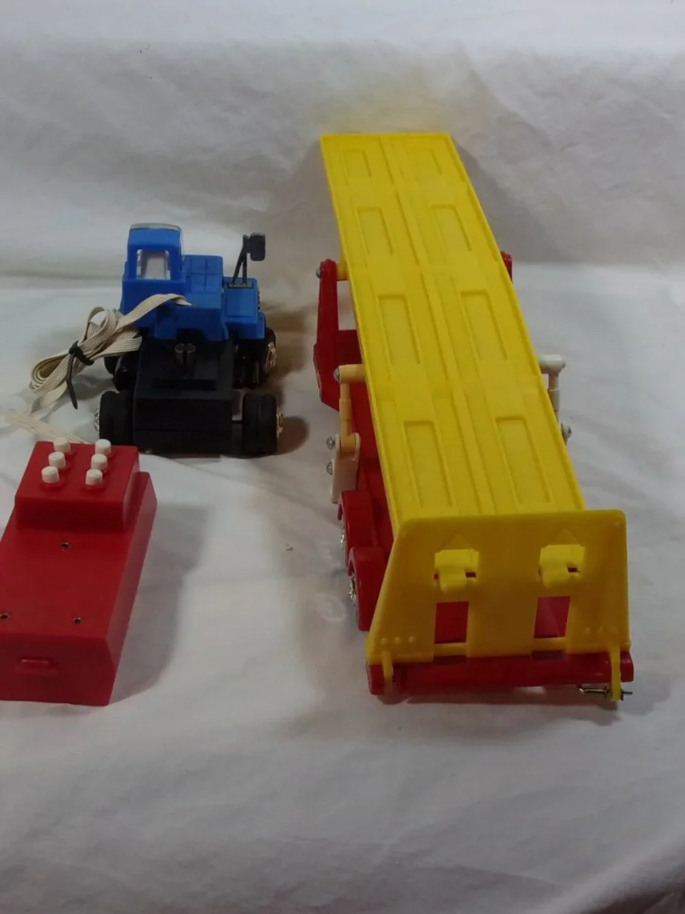 VINTAGE SEARS TOY BATTERY POWERED MINI CAR TRANSPORTER-NOT WORKING